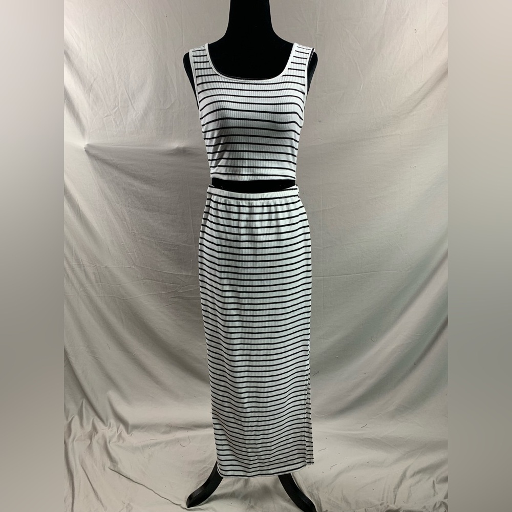 Ribbed Striped Print Tank Top & Split Hem Skirt - Picture 5 of 6